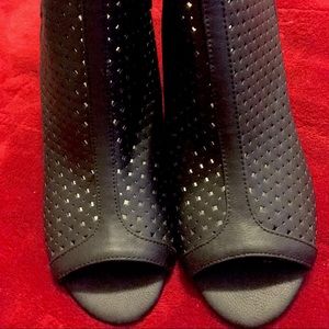 Black brand new hip shoes